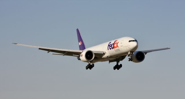 BOEING 777-200LR (N884FD)
