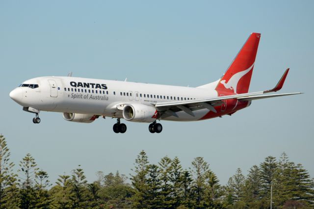 Boeing 737-800 (VH-VXN) - On short finals for runway 05. Wednesday, 21st May 2014.