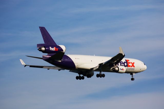 Boeing MD-11 (N574FE) - A nice pass of an MD-11 just before arrival at Detroit Metropolitan airport on July 24th, 2015. 