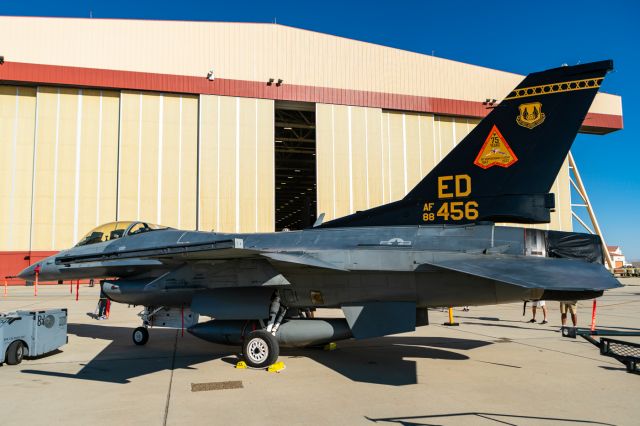 Lockheed F-16 Fighting Falcon (88-0456) - During the Edwards air show celebrating 75 years of supersonic flight.