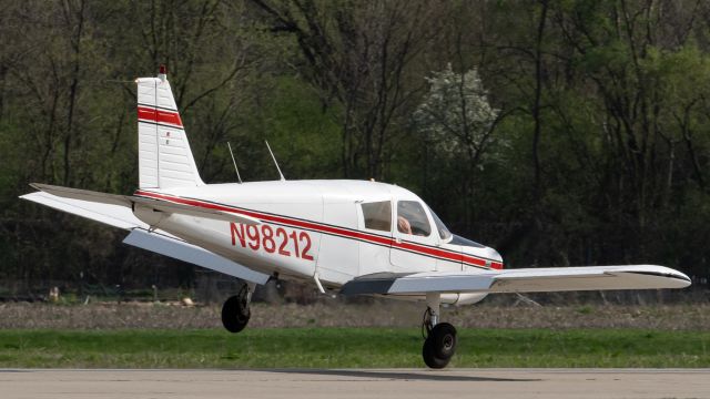 Piper Cherokee (N98212)