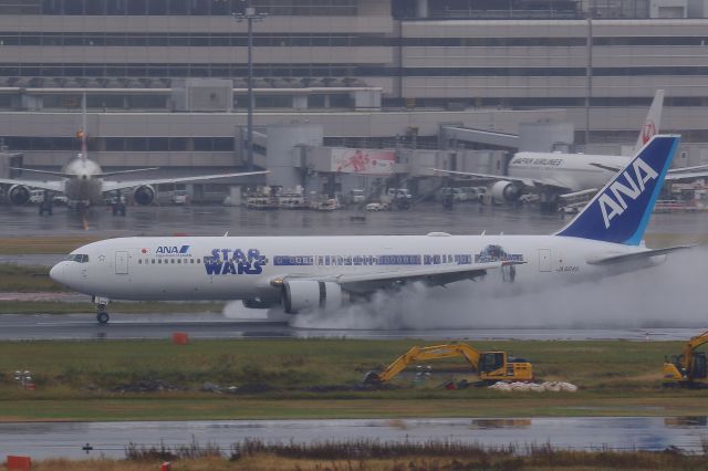 BOEING 767-300 (JA604A)