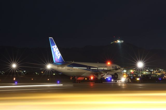 Boeing 777-200 (JA741A) - 25 November 2015:HKD-HND.