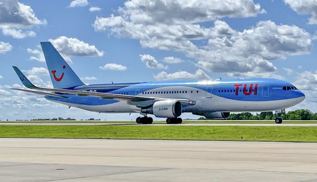 BOEING 767-300 (OO-JNL) - Just after landing taxiing to the cargo ramp.  8/18/21.