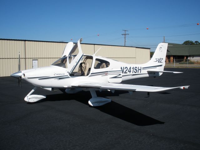 Cirrus SR-22 (N241SH)