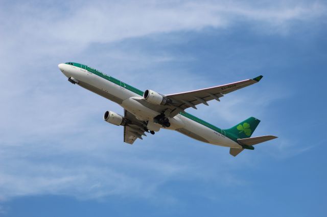 Airbus A330-300 (EI-DUZ) - Takeoff on 28R headed to Dublin