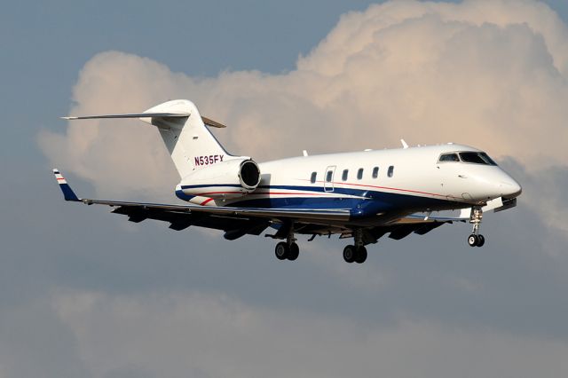 Bombardier Challenger 300 (N535FX) - Flexjet 535 arriving into BHM on runway 6