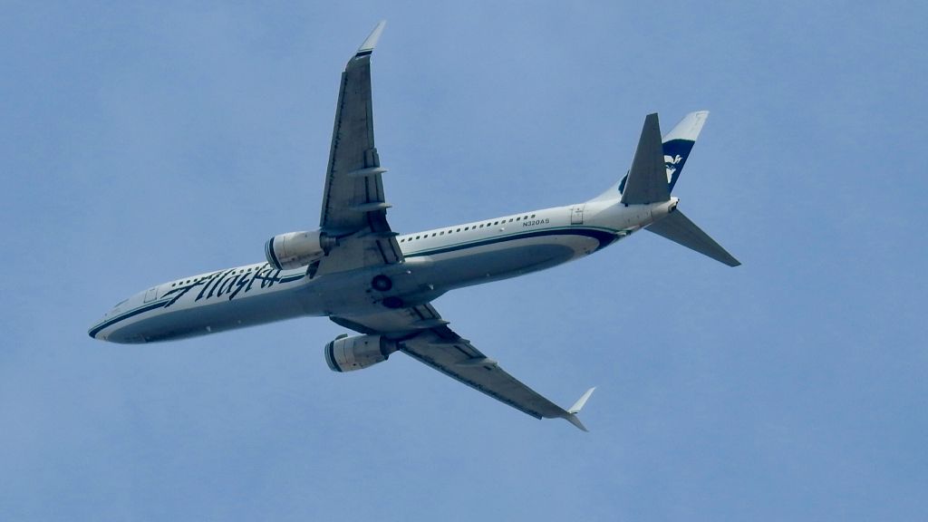 Boeing 737-700 (N320AS) - Maneuvering to line up for 10 nm final on Rwy 27, @KSAN 