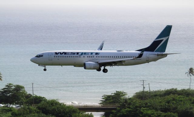 Boeing 737-800 (C-FCNW)