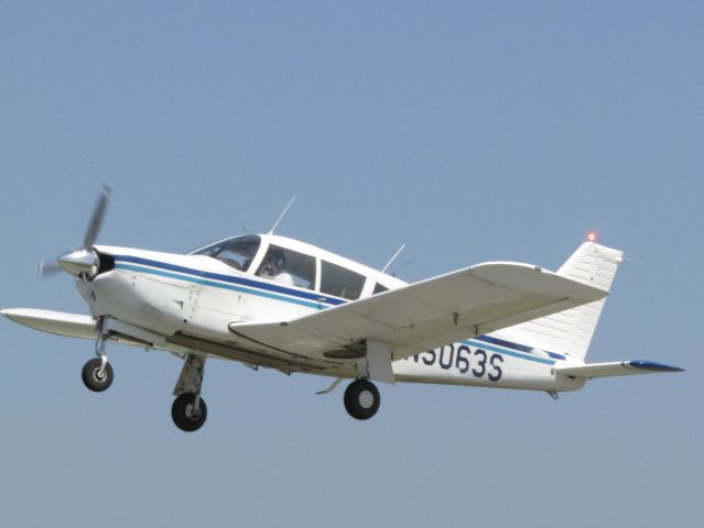 Piper Cherokee Arrow (N5063S) - Taking off RWY 24