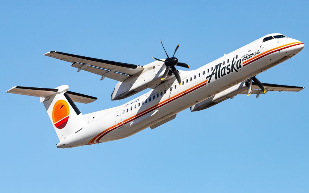 de Havilland Dash 8-400 (N421QX)