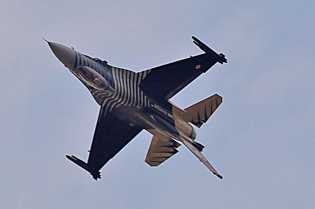 — — - F16 Solo Turk Display