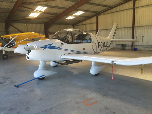 F-GMJE — - Aeroclub de Visan dans le hangar