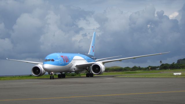 Boeing 787-8 (G-TUIH)