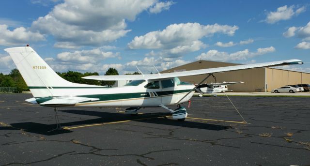 Cessna Skylane (N765SR) - It came out a little blurry