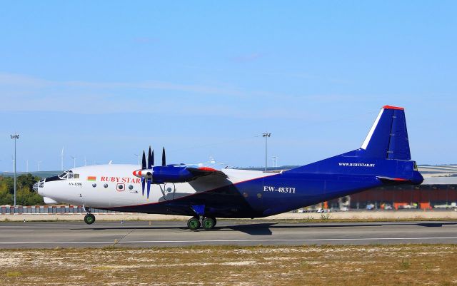 Antonov An-12 (EW-483TI)