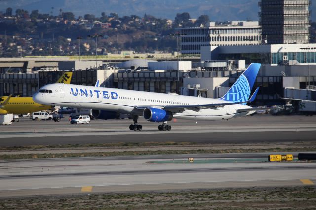 BOEING 757-300 (N75854)