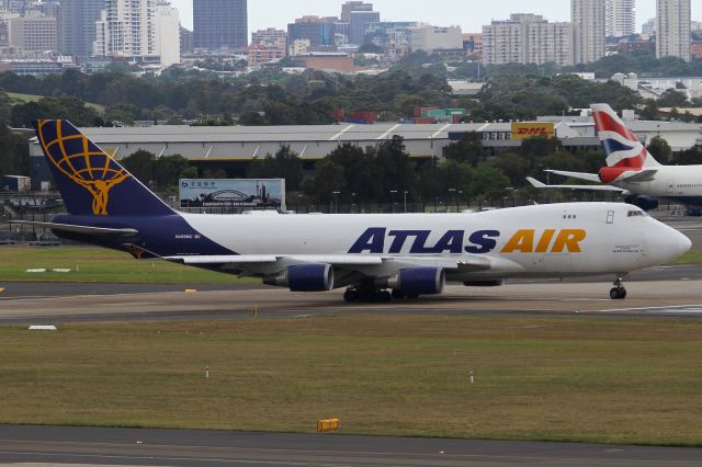 Boeing 747-400 (N409MC)