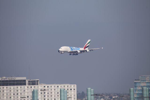 Airbus A380-800 (A6-EOF)
