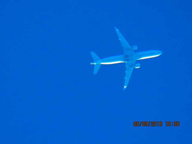Embraer 175 (N153SY)