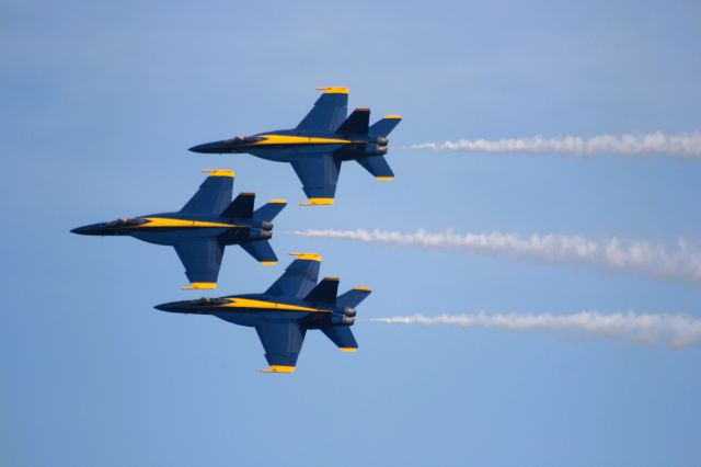 McDonnell Douglas FA-18 Hornet — - Blue Angels, the Diamond Minus 1, at 2022 Milwaukee Air Show.  They flew 5 this weekend.