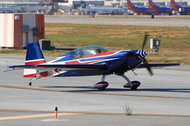 EXTRA EA-300 (N330WA)