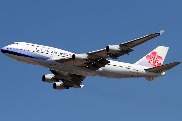 Boeing 747-400 (N168CL)