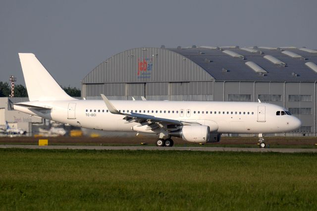 Airbus A320 (TC-DCI)