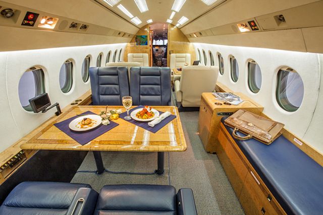 Dassault Falcon 900 (N860ST)