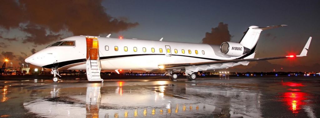 Canadair Regional Jet CRJ-200 (N1800C)