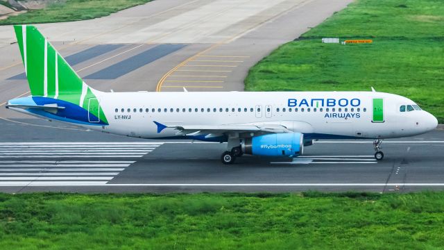 Airbus A320 (LY-NVJ)