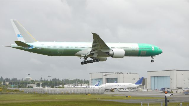 BOEING 777-300 (PH-BVG) - BOE916 (LN:1020) on final approach to runway 16R to complete a flight test on 5/22/12.