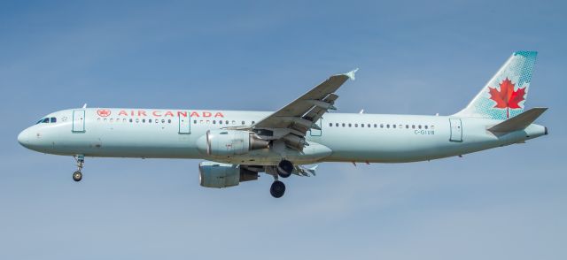 Airbus A321 (C-GIUB)
