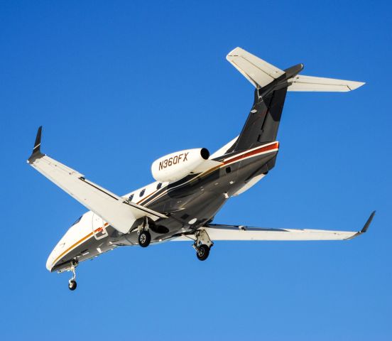 Embraer Phenom 300 (N360FX)