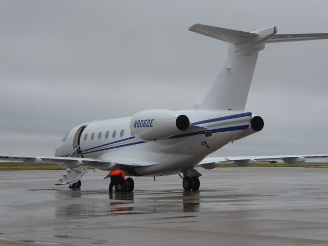 Embraer Legacy 550 (N806DE)