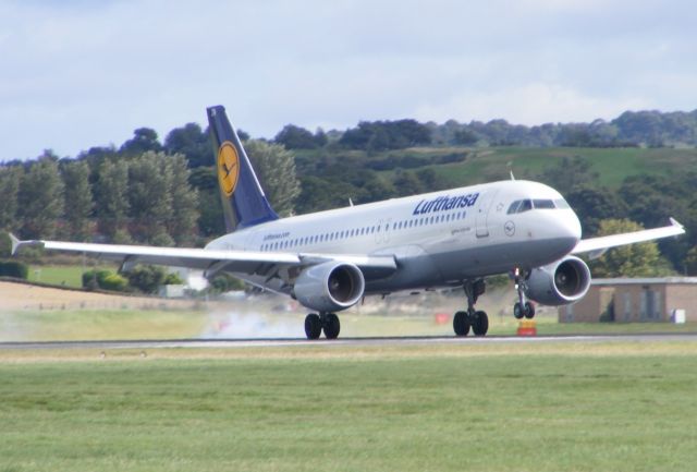 Airbus A320 (D-AIZN) - Taken from Almondbank on 17th August 2014.