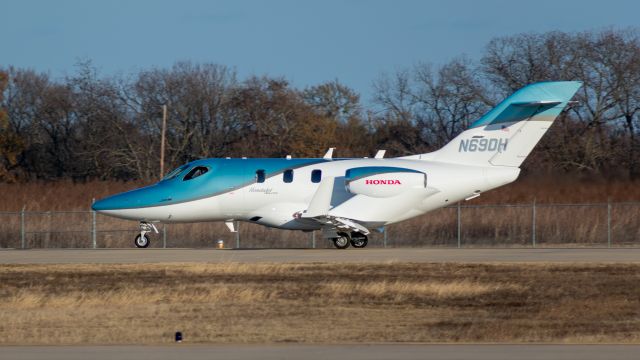 Honda HondaJet (N69DH) - 2019 Honda HA-420 HondaJet Elite landing at McKinney National, Texas, November 23 2019.