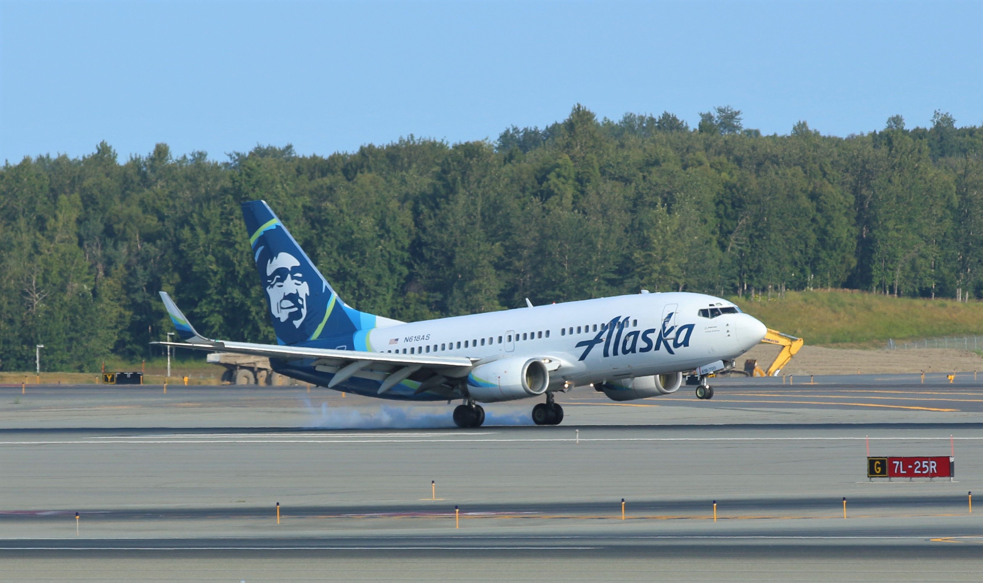 Boeing 737-700 (N618AS)