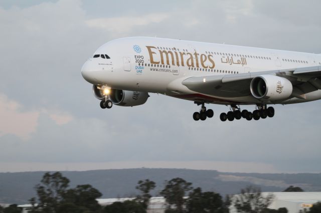 — — - perth air port look out