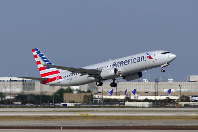 Boeing 737-800 (N814NN)