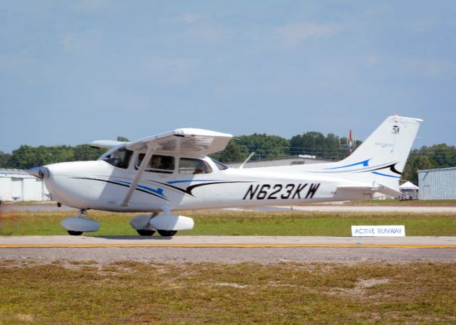 Cessna Skyhawk (N623KW) - 2014 Sun n Fun