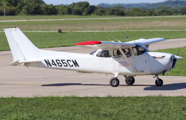 Cessna Skyhawk (N465CM) - 465 taxiing in after a cross country flight!