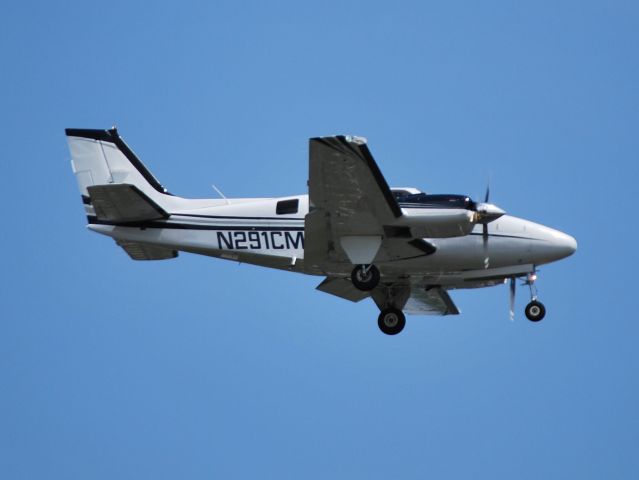 Beechcraft Baron (58) (N291CM) - CHARLOTTE-MECKLENBURG HOSPITAL AUTHORITY DBA on final for runway 23 at KCLT - 3/25/13