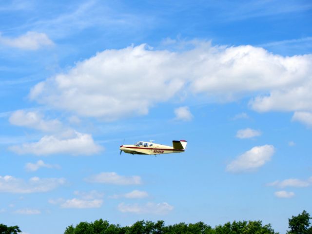 Beechcraft Bonanza (36) (N2125D)