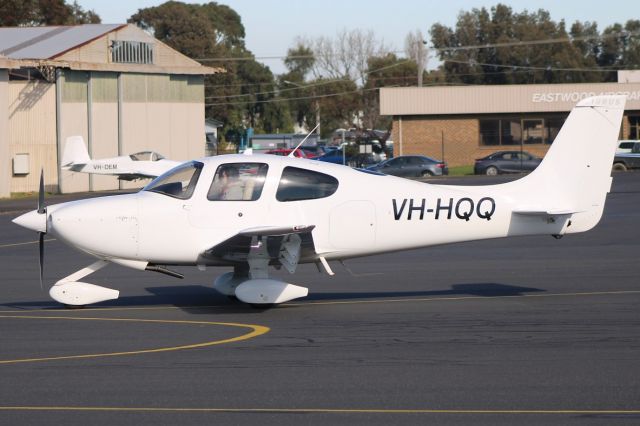 Cirrus SR-20 (VH-HQQ)