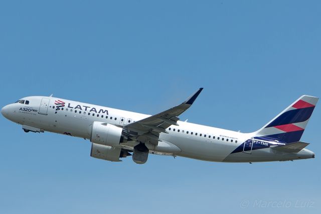 Airbus A320 (PT-TMN) - LATAM Brasil - Airbus A320-271Nbr /Registration: PT-TMNbr /br /Sao Paulo (GRU) / Montevideo (MVD)br /br /Foto tirada em: 10/12/2016br /Fotografia: Marcelo Luiz 