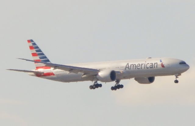 BOEING 777-300ER (N736AT)