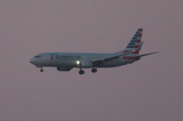 Boeing 737-800 (N978NN) - Runway: 28C. Operating as AAL1220 on 1/27/2018.