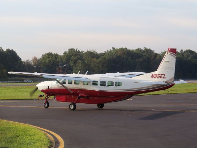 Cessna Caravan (N95EL) - Holding short of runway 01.