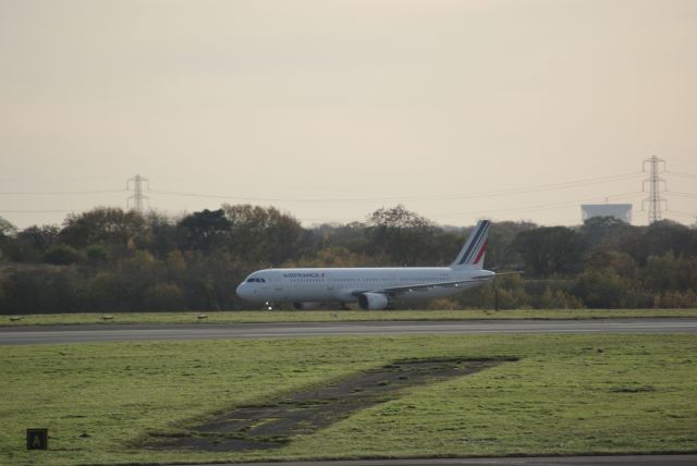 Airbus A321 (F-GTAT) - Passengers evacuated from Air France at Manchester security scare